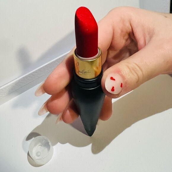New Rouge Louboutin Velvet Matte Lipstick Red Dramadouce 005 (plastic cap) - Picture 9 of 15